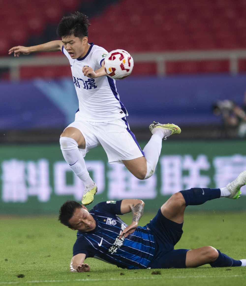 以微弱优势 以微弱优势